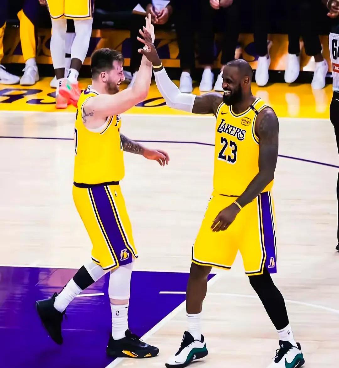 湖人逆转开拓者,豪取胜利! 湖人逆转开拓者,豪取胜利!