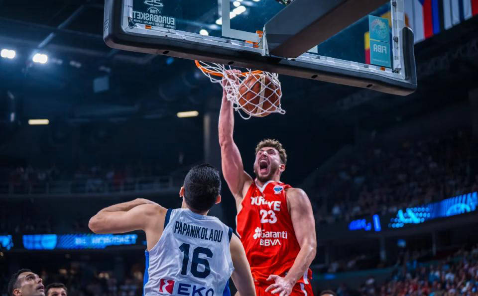 魔术强势土耳其男篮,欧文三分雨点燃全场 魔术强势土耳其男篮,欧文三分雨点燃全场